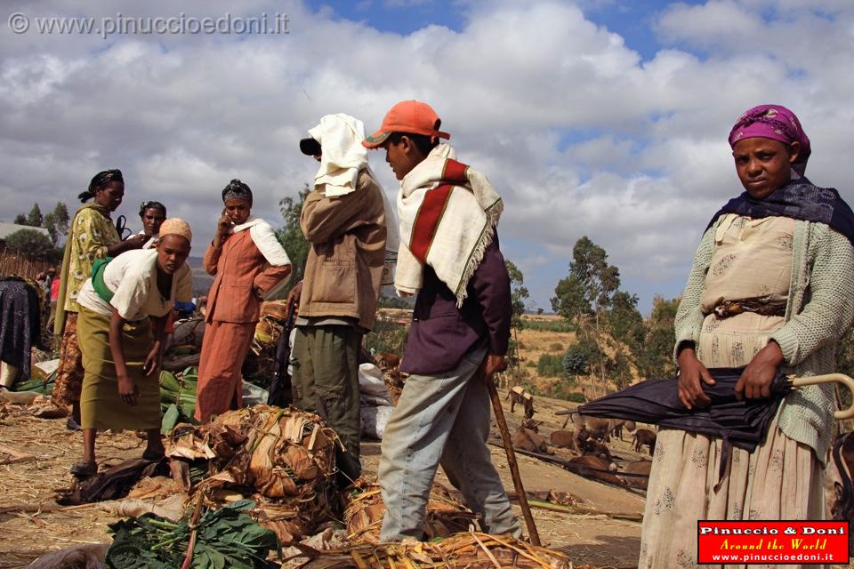 Ethiopia - Mercato lungo la strada per il sud - 03.jpg